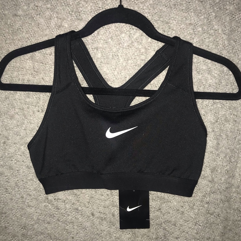 Nike Women’s Sports Bra (Tags on)